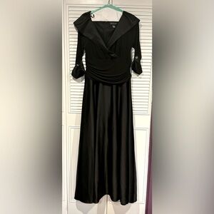 Beautiful Jessica Howard Evening Gown